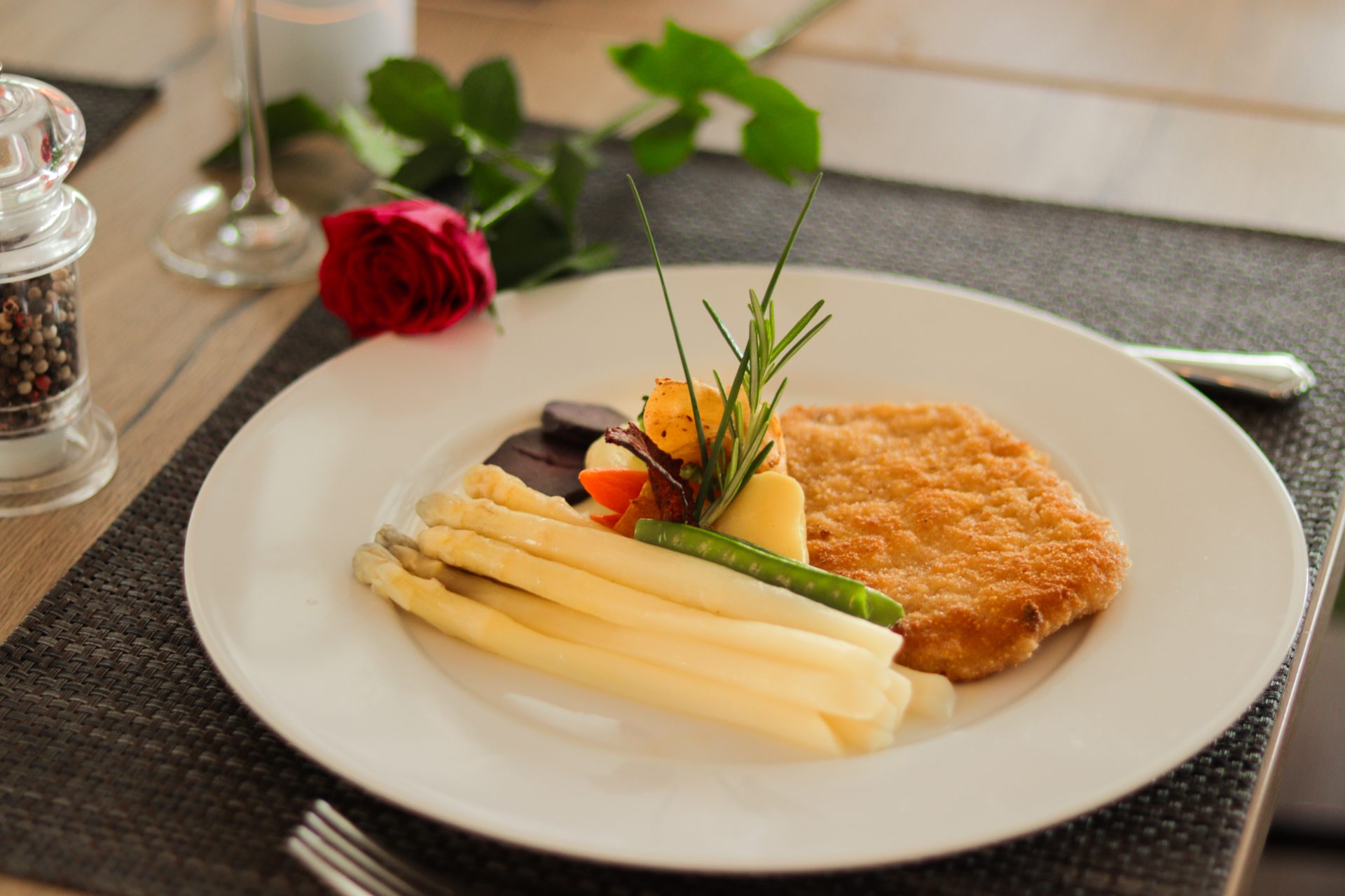 Muttertag in Hameln mit Spargelbuffet 2025 - Hotel Stadt Hameln